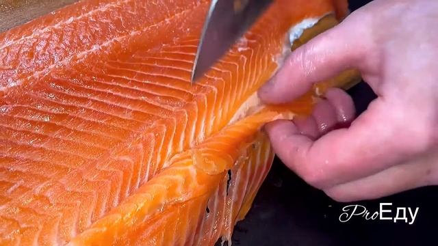 Быстро и просто разделываем на филе красную рыбу! Мой способ разделки и засолки этой красавицы! смотреть онлайн