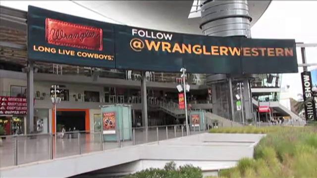 Wrangler Fashion Show Mall смотреть онлайн