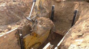 Укрепление траншей инвентарными щитами