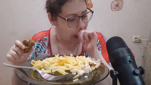 Мукбанг жареная картошечка, грибочки солёные/Настроение зашибись/О певцах смотреть онлайн
