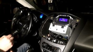 Установка саба в Ford Focus 3. Подключение к штатной магнитоле. EVO коврик в багажник.