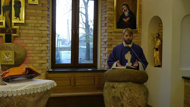 Служба в костеле в Росси – Проповедь ксендза Павла Скубы Бог видит в тебе потенциал смотреть онлайн