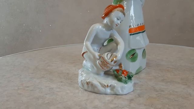 Статуэтки СССР. Юный садовод лфз. Девушка с баранками пзхк