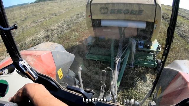 Заготовка сена в хозяйстве: трактор Massey Ferguson 6713 и пресс-подборщик Krone Comprima F155 смотреть онлайн