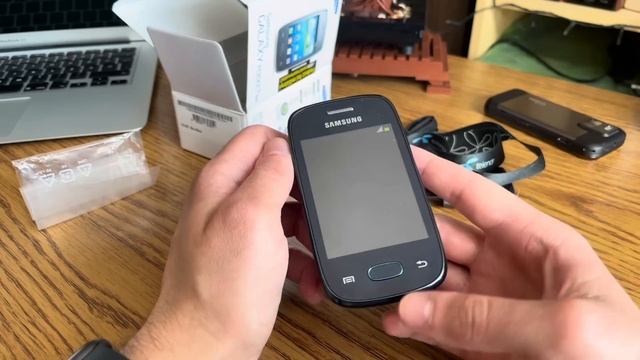 Samsung Galaxy Pocket Neo Unboxing & Setup смотреть онлайн