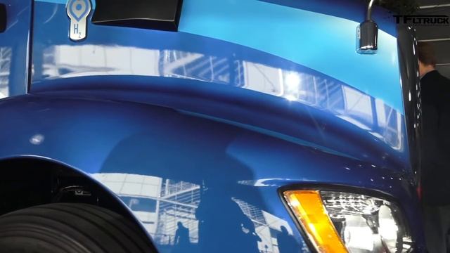 A Truck That Only Rolls Water? Toyota Fuel Cell Big Rig Revealed! смотреть онлайн