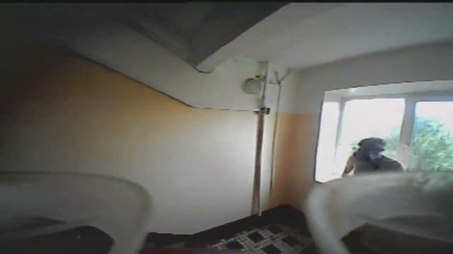 Blade Inductrix FPV на лестнице в подъезде смотреть онлайн