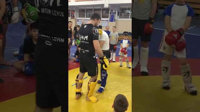 Передняя подсечка в тайском боксе??? смотреть онлайн