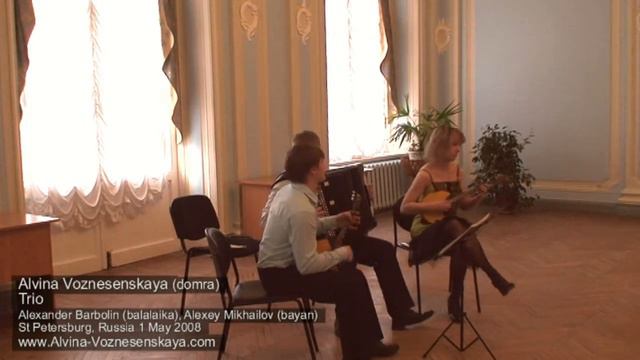 Alvina Voznesenkaya (domra) :: Русская народная песня "Светит месяц" смотреть онлайн