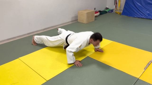 Обучающее видео для самостоятельной тренировки от педагога по дзюдо Леонтьева Ильи Игоревича смотреть онлайн