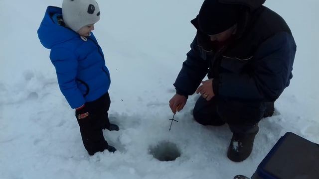 первый раз на зимней рыбалке смотреть онлайн