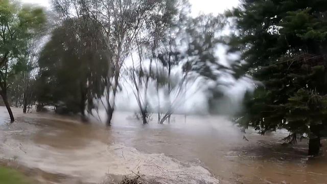 Watch How Fast The Hawkesbury River Rises. Richmond Bridge Goes Under AGAIN.