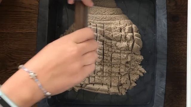 Playing with Kinetic Sand Kalm Zen Box!! смотреть онлайн