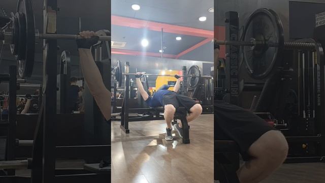 Д2 05.04.23 жим штанги лежа на брусок 5подход 75кг смотреть онлайн