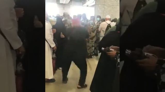 Чеченцы в долине МИНА кидают камни Хадж-2019 смотреть онлайн