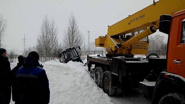 Кран выбрал трактор смотреть онлайн