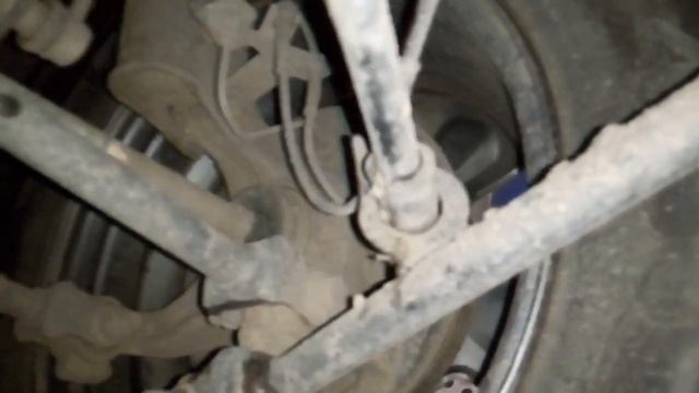Устранение стуков под днищем Рено Дастер смотреть онлайн