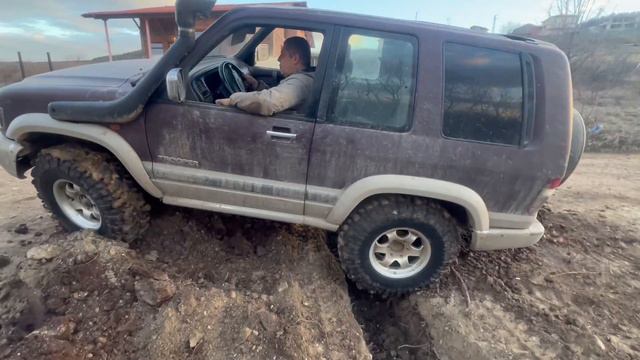 Isuzu trooper going over 50cm wide trench смотреть онлайн