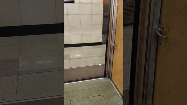 Последний в Москве вагон 81-717 с маской 2-2-2 #train #metro #метро #travel смотреть онлайн