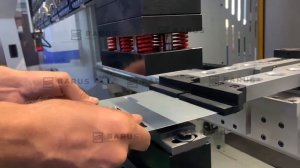 Пробивка жалюзи на  листогибочном прессе PRCN RICO 30100