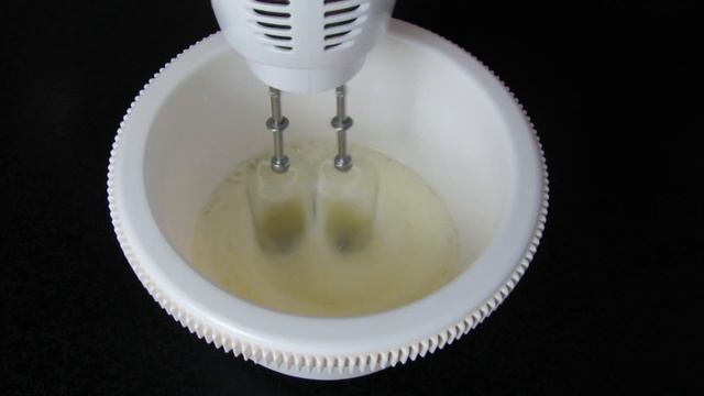 Шоколадный пирог с вишней и с нежной меренгой. Рецепты Алины. смотреть онлайн