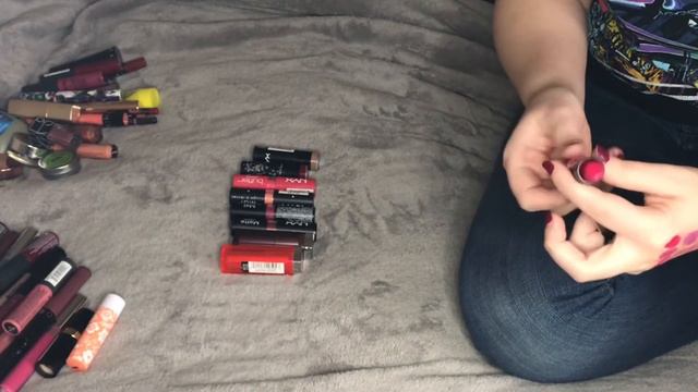 LIP PRODUCT DECLUTTER | Lipstick Declutter | I GOT RID OF SO MUCH смотреть онлайн