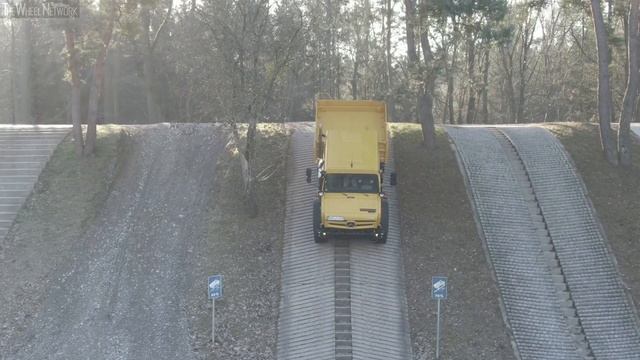 Mercedes-Benz Zetros & Unimog Off-Road Driving Course смотреть онлайн