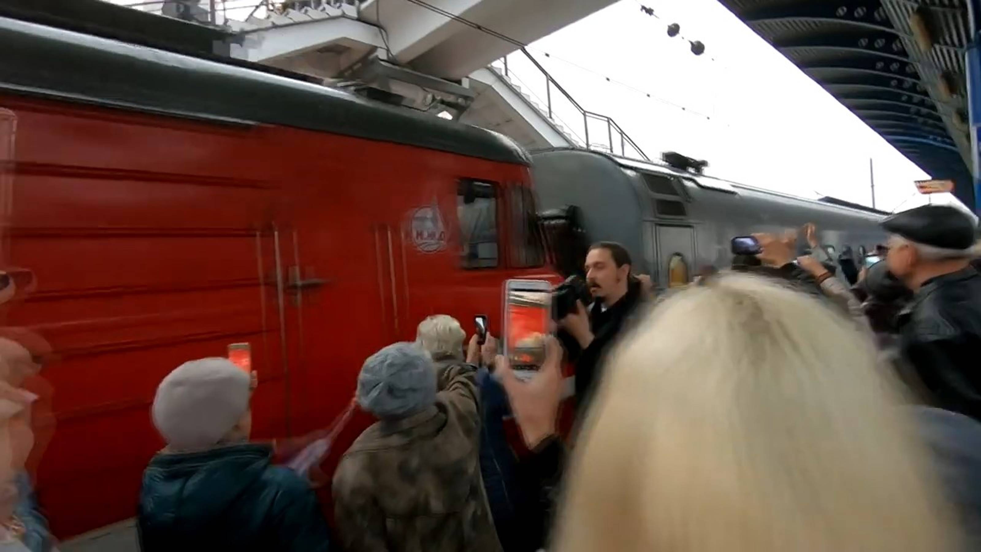 Встреча первого, долгожданного поезда =Таврия= в Севастополе смотреть онлайн