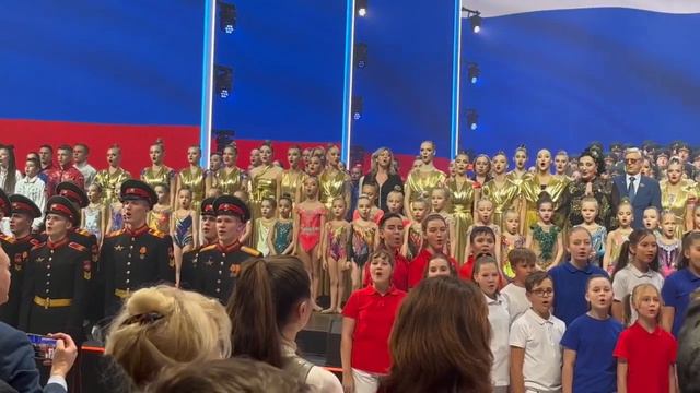 Александра Трошина в составе хора Ю.Гончара исполняет ГИМН РОССИИ смотреть онлайн