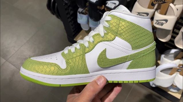 Air Jordan 1 Mid SE “Green Python” - Style Code: DV2959-113 смотреть онлайн