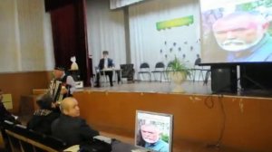 Алмаз Хәмзин баянда Авыл көе (Сагыну) татар халык җырын башкара.