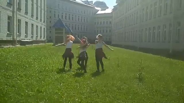 Танец под песню "Пустите меня на танцпол" смотреть онлайн