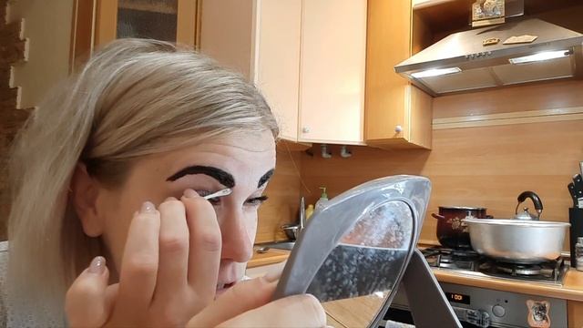 Крашу брови, пока Евсейка спит ? смотреть онлайн