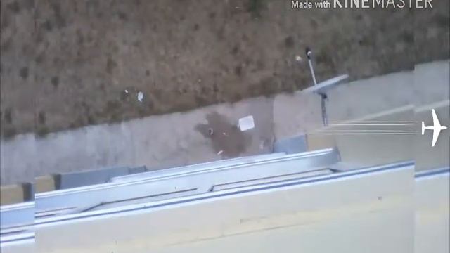 Баночка от йогурта наполненная водой с3 этажа смотреть онлайн