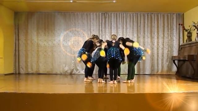 танец на 8 МАРТА - "Цветы в ладонях"(танец с цветами) смотреть онлайн