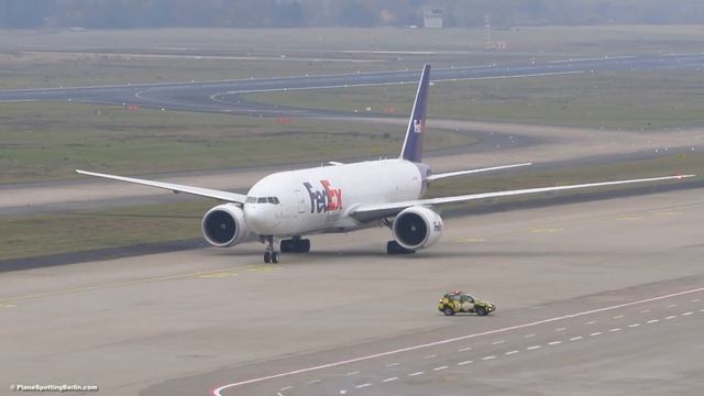 Fedex Express Boeing 777-F28 [N880FD] Awesome Landing at Cologne Airport (CGN) [Full HD] смотреть онлайн