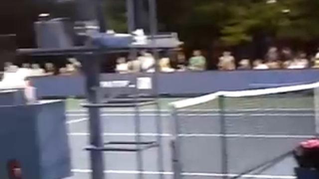 US Open 2011 - Alize Lim (France) - Does a Double Take While Changing Sides смотреть онлайн