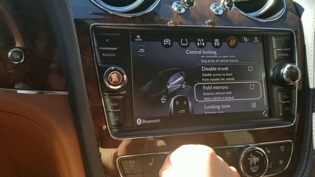 How to fold mirrors on Bentley Bentayga. How to set up automatic folding mirrors on Bentley Bentayg смотреть онлайн