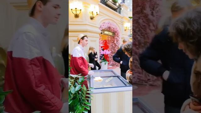 Москва. 8 Марта 2019 года/ Moscow. March 8, 2019 #moscow #москва #ГУМ #makeup #8Марта смотреть онлайн