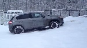 Пежо 4008 в снегу