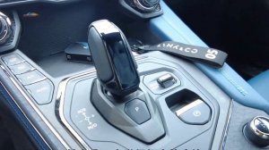 Новый гибридный кроссовер Lynk & Co 05 EM P 2023