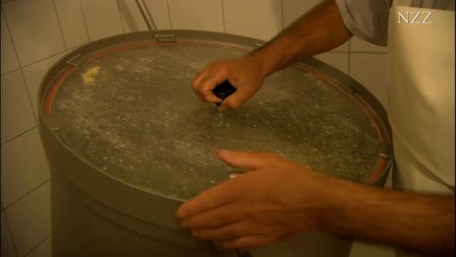 Cheesemaking - visiting a Swiss dairyman смотреть онлайн