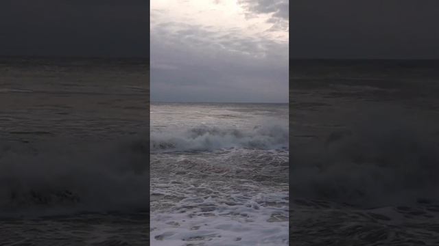 А море вновь и вновь крутит свой водоворот. смотреть онлайн