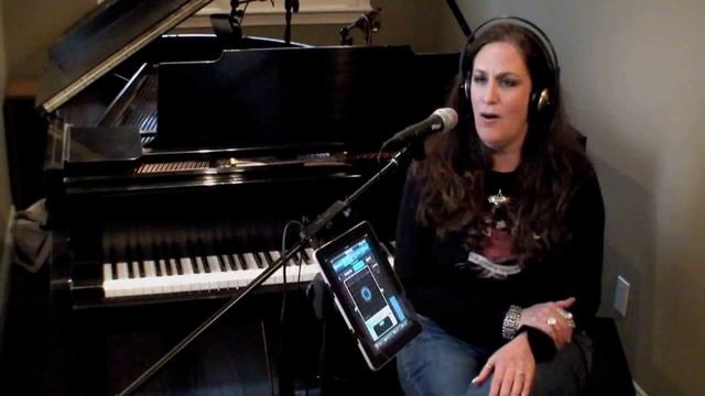 VocaLive And IRig Mic - Your Favorite Vocal Effects On IPhone/iPad