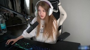 гаечка спалила трусы на стриме