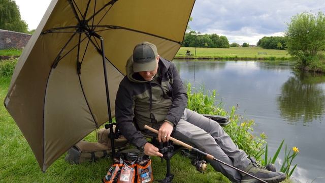 WHO'S GOT THE BEST FISHING CHAIR? - #Korum #FISHING #CARP #barbelfishing #feederfishing смотреть онлайн