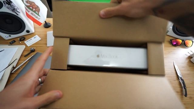 Vidéo de déballage des MacBook 12 Retina Gris Sidéral et Or смотреть онлайн