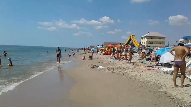 Прошел час. Полный пляж людей. Затока 11 утра 05.07.2017 смотреть онлайн