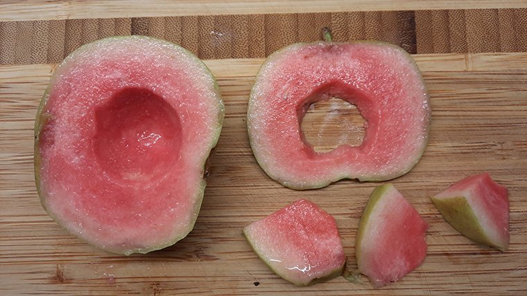 Гуава с розовой мякотью