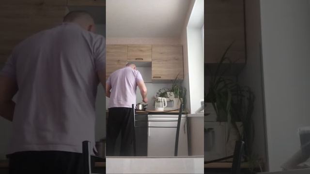 Первый прямой эфир с телефона. Готовлю макароны с тушенкой (мукбанг) смотреть онлайн